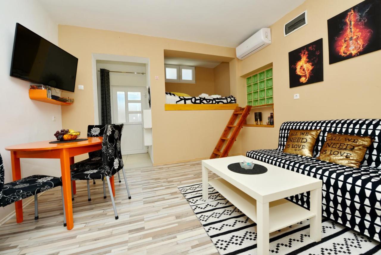 Rock Apartment